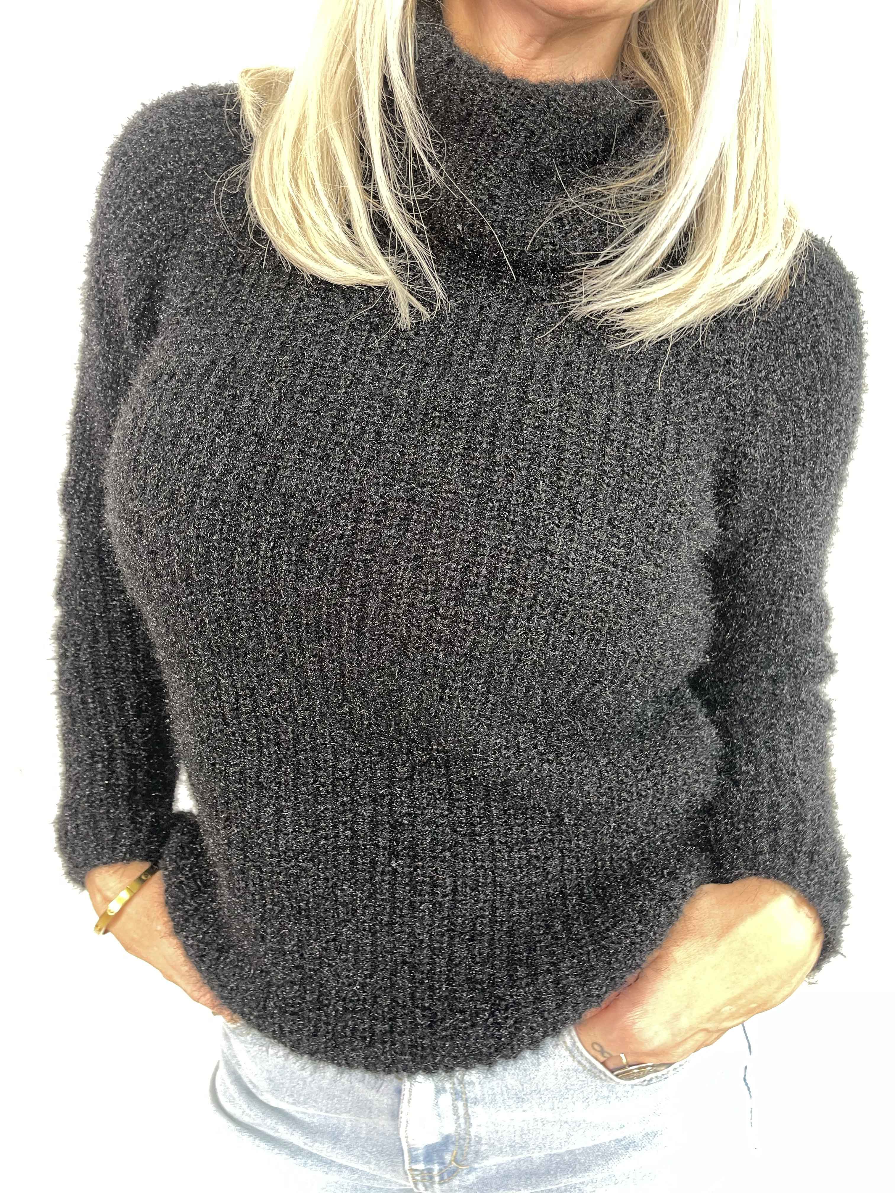 Rylie - Fluffig stickad tröja med polokrage